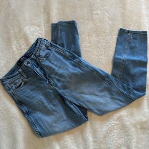 Hollister Ultra Highrise Mom Jean